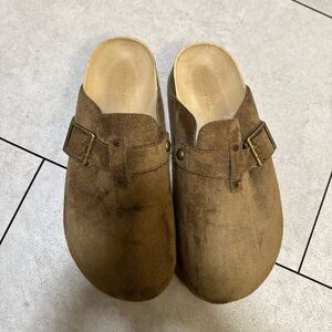 American Eagle Platform Clog